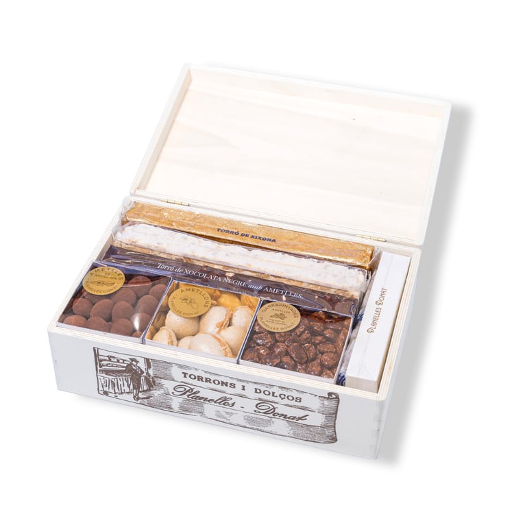Caja de madera 3 barras 650grs, 3 cubos y 1 dulces tamaño mediano